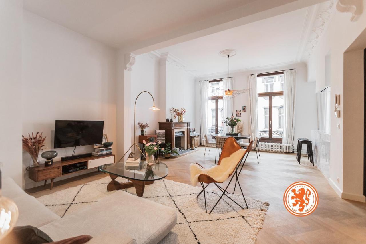 Traditional Chic, High Ceilings' Apt Aircos And Garage Anversa Esterno foto